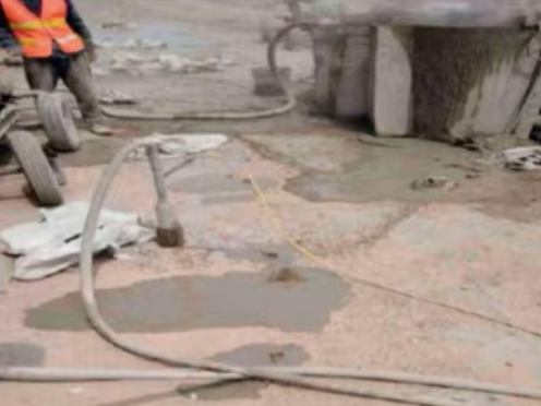 射阳水泥混凝土路面板底注浆技术 路面脱空注浆整治方案